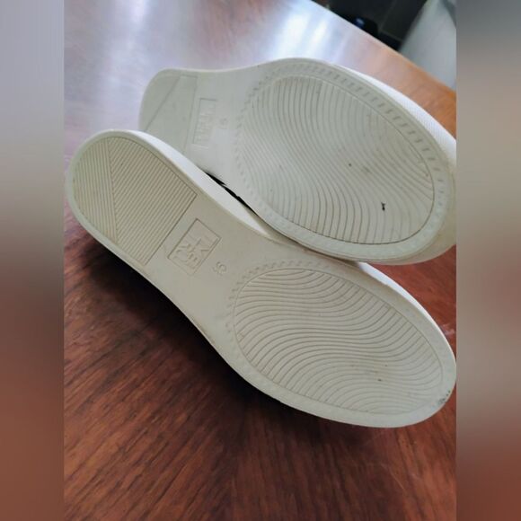 Time & Tru Slip-on Shoes - Size: 9.5      (1197) - Picture 4 of 6